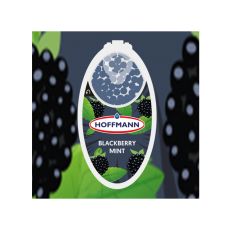 Packung Hoffmann Aromakugeln Brombeere Minze. Schwarze Packung mit Brombeeren und grau-grünen Hintergrund.