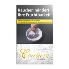 Packung Zigaretten Couture Super Slim Silver. Silber-weiß gemusterte Schachtel mit goldener Couture Auschrift.