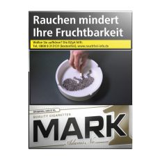 Schachtel Zigaretten Mark Adams No.1 Gold XL. Große gold-weiße Packung mit schwarz-goldenem Mark 1 Logo.