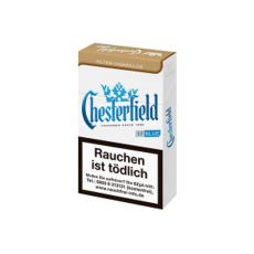 Schachtel  Filterzigarillos Chesterfield Blau. Weiße Packung mit blauer Chesterfield Aufschrift und Krone.